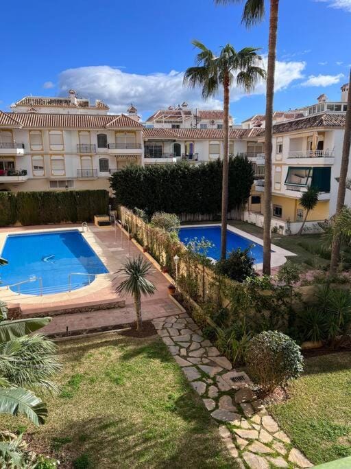 Garden, Swimming pool, Swimming pool