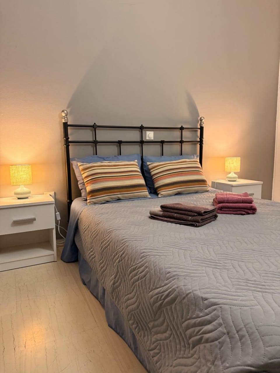 Bed, Photo of the whole room, Bedroom, towels