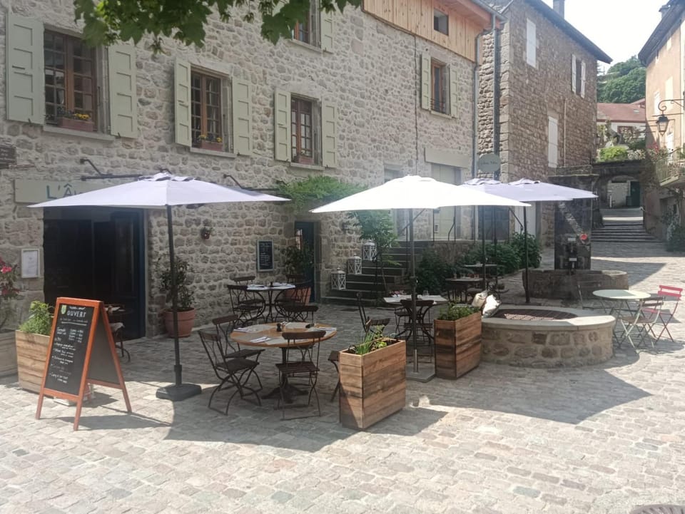Property building, Patio, Restaurant/places to eat
