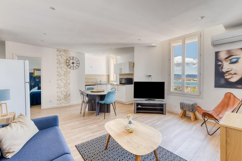 T2 -Le Winter Palace, Vue Mer Apartment in Saint-Raphael