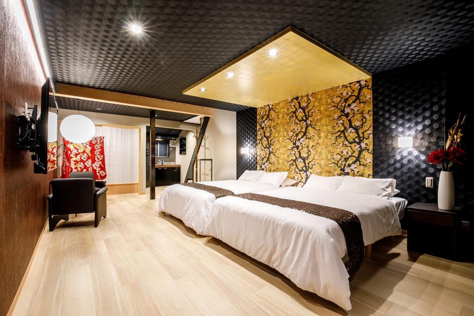 Bed, TV and multimedia, Bedroom