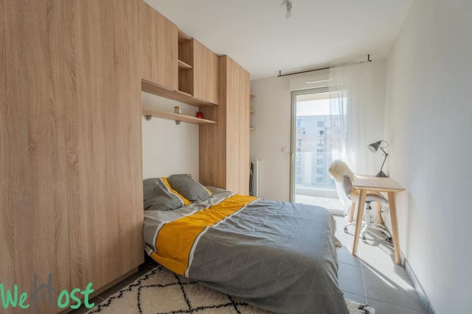 Bed, Photo of the whole room, Seating area, Bedroom, wardrobe