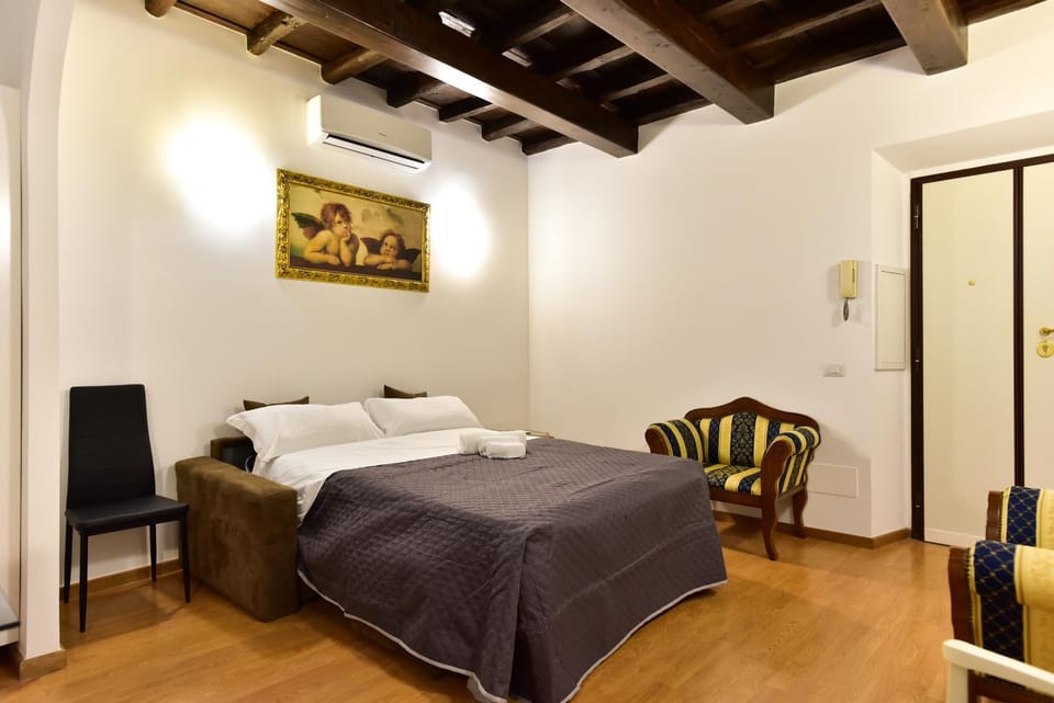 Bed, Living room, air conditioner
