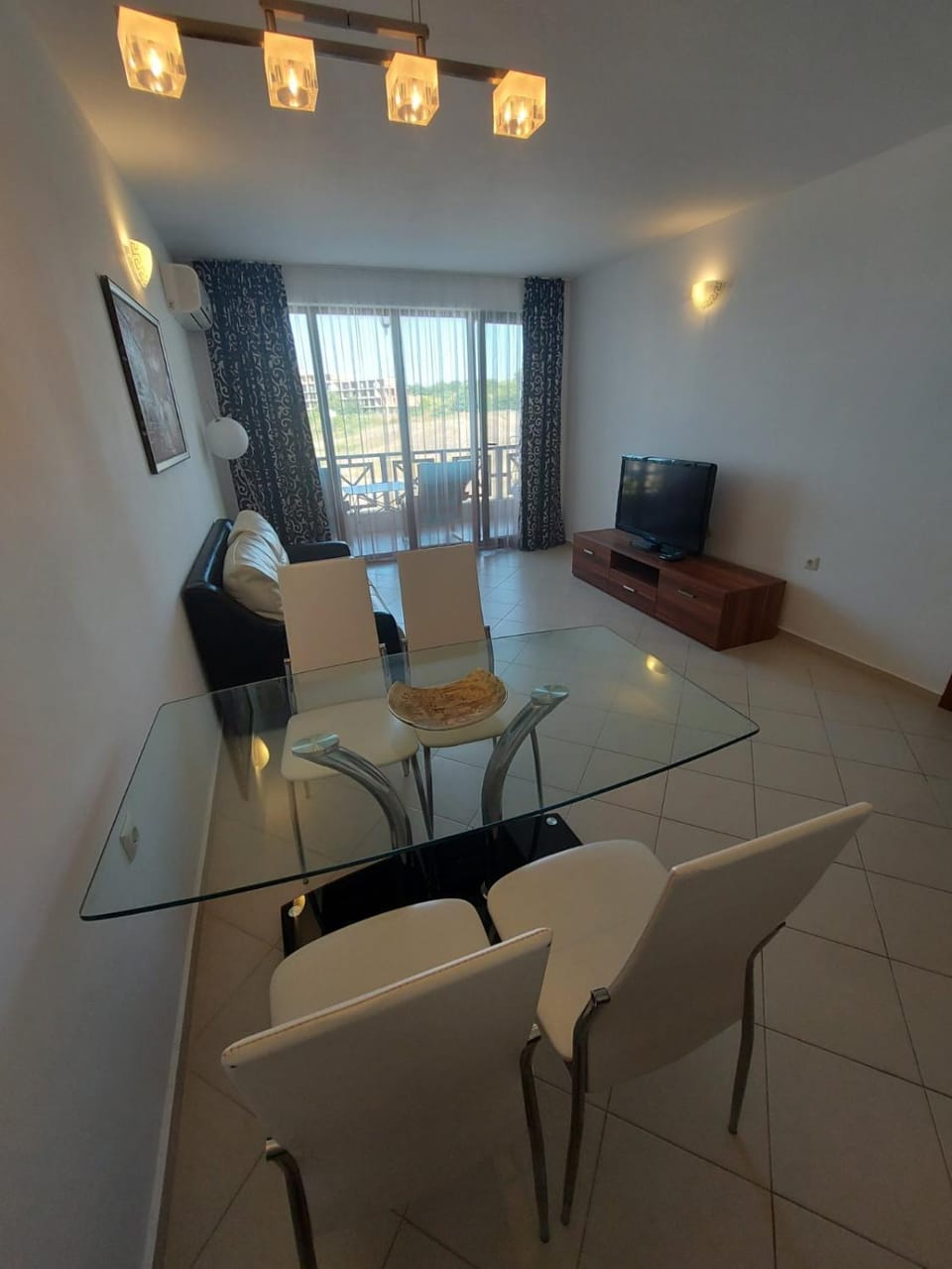 Communal lounge/ TV room, Bed, TV and multimedia, Living room, Seating area, Dining area