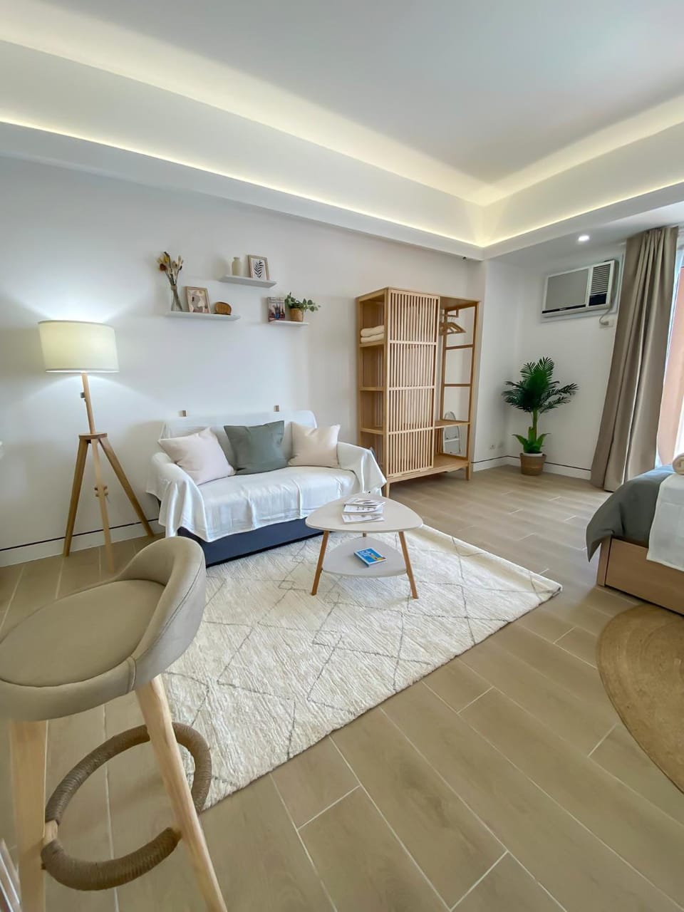 Photo of the whole room, Seating area, wardrobe