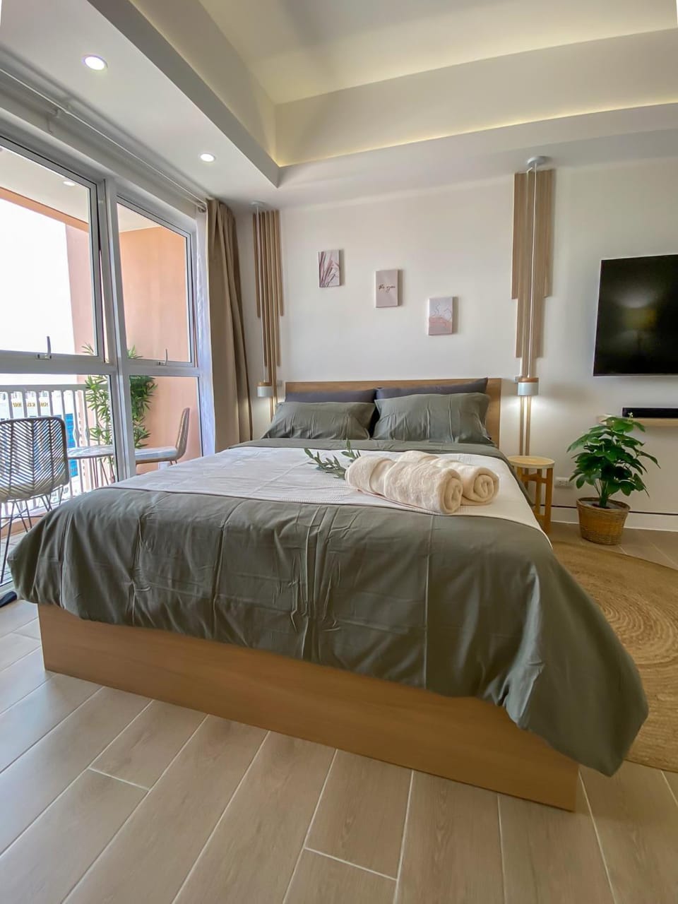 Bed, TV and multimedia, Bedroom