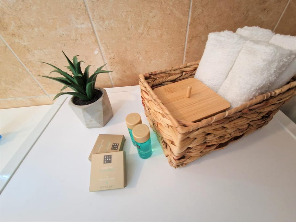 Bathroom, towels