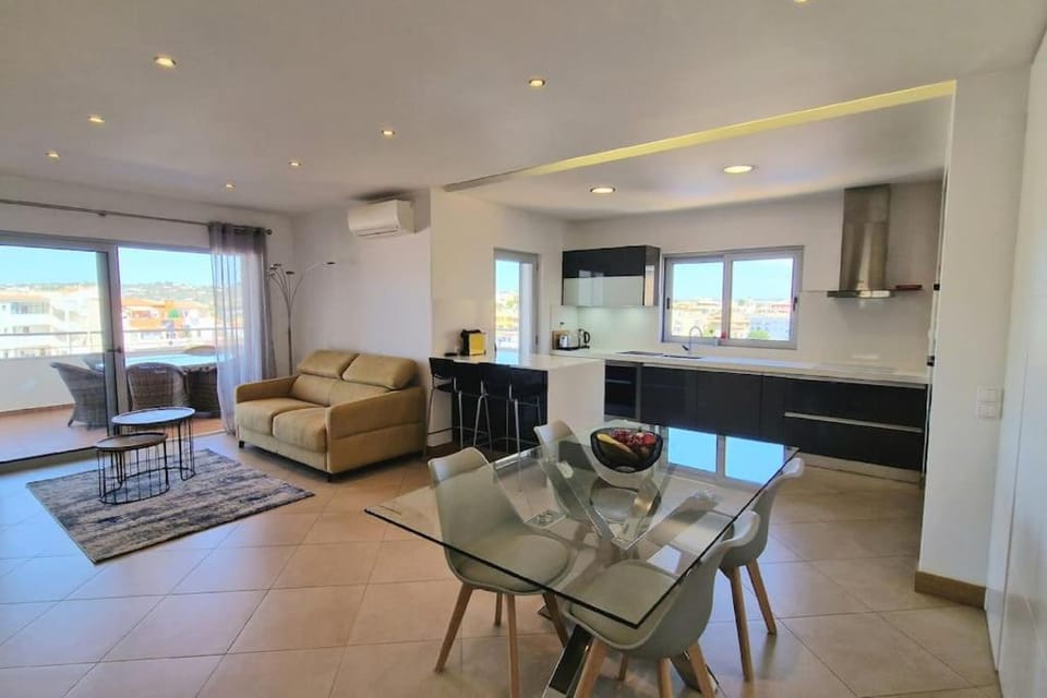 Living room, Dining area