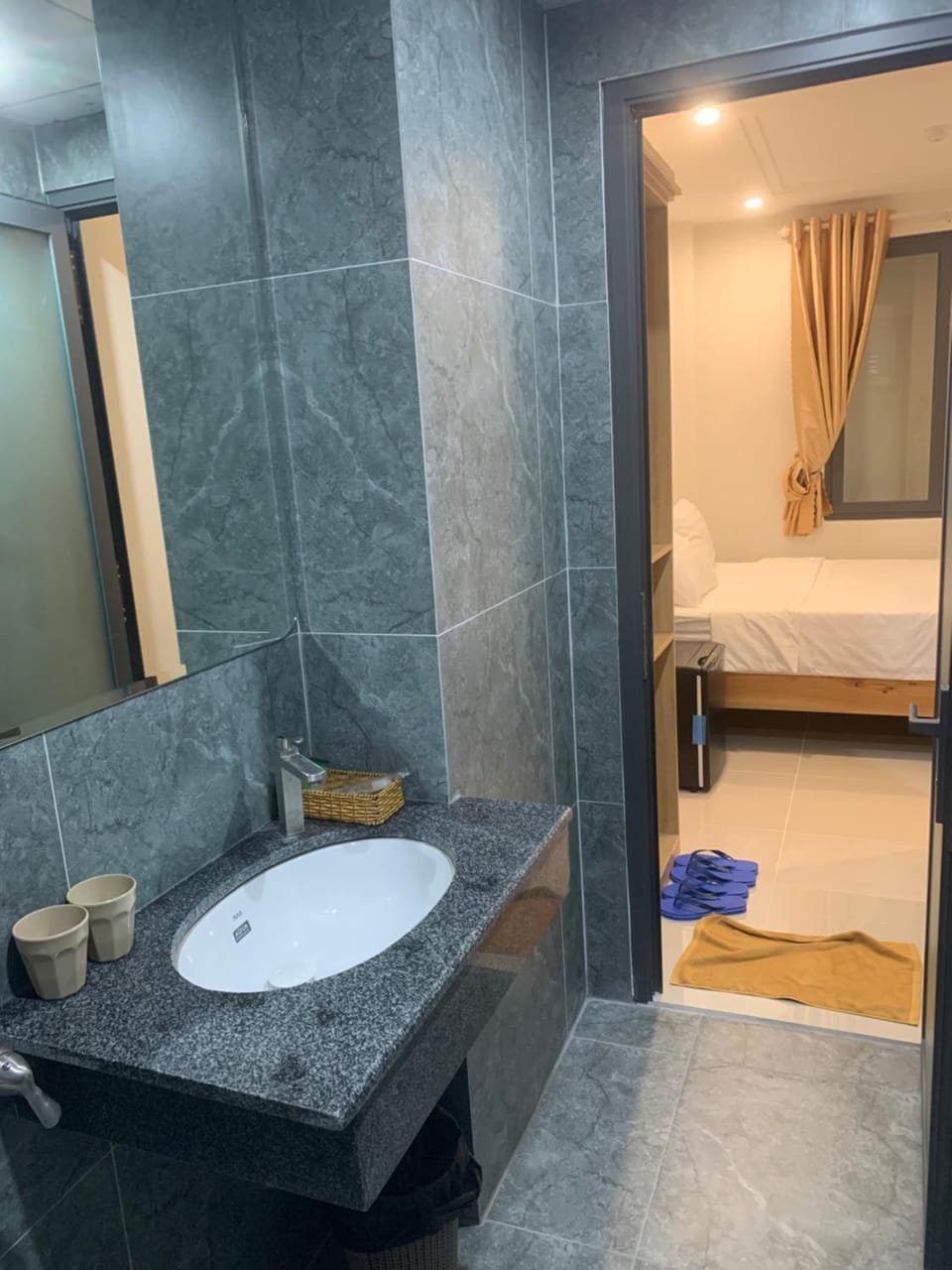 Shower, Toilet