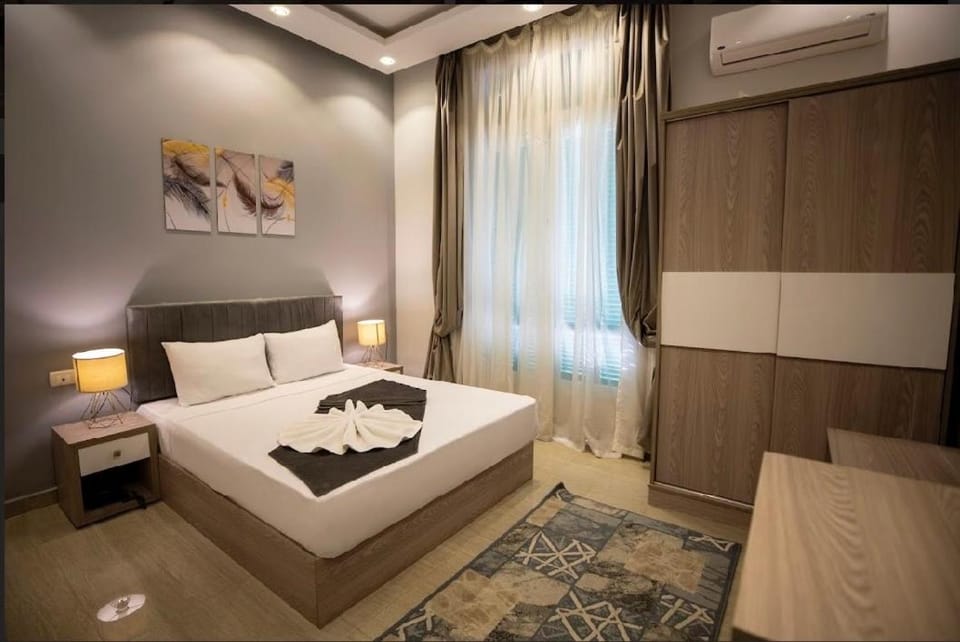 Shower, Toilet, Staff, Other, Photo of the whole room, Seating area, Bedroom, City view, Continental breakfast, Buffet breakfast, furniture, hair dryier, internet, room service, wardrobe, dryer, air conditioner