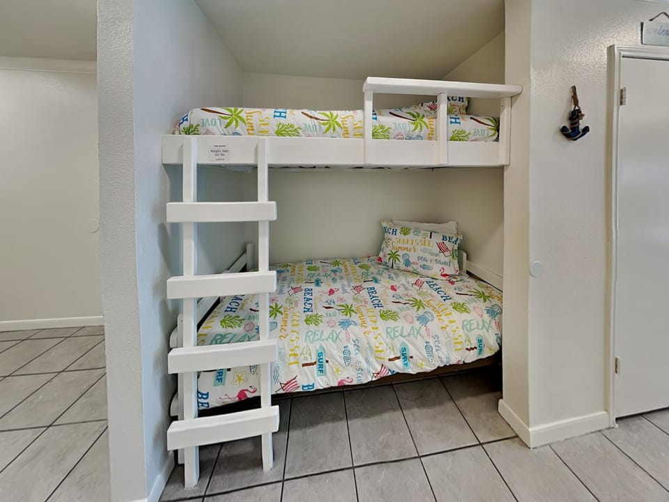 Victorian 7106 - Wave N Sea Apartment in Galveston Island