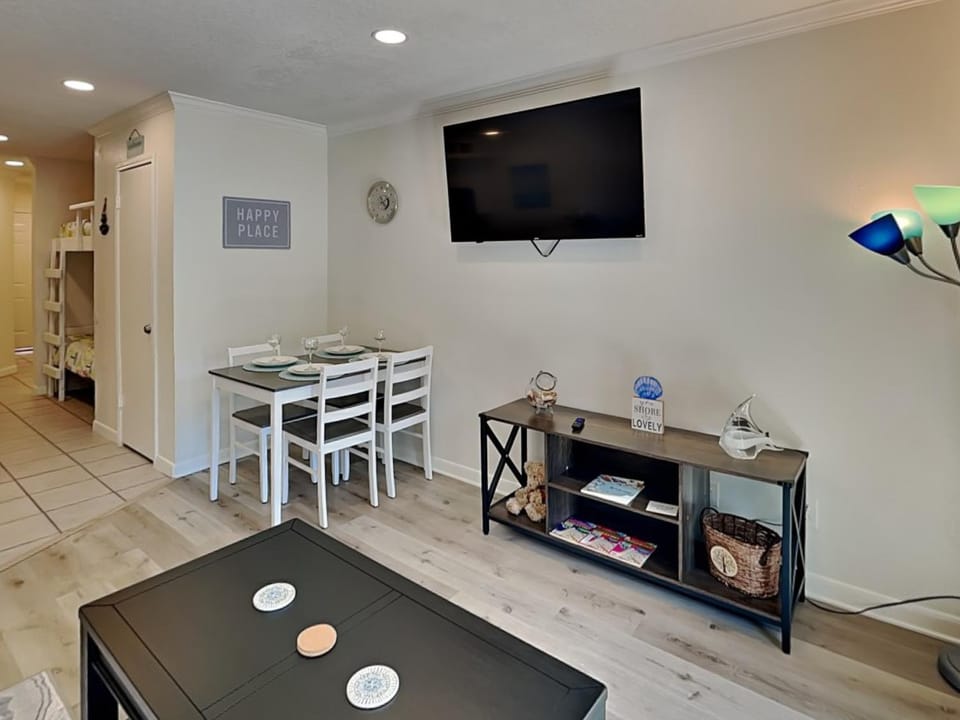 TV and multimedia, Living room, Seating area, Dining area, furniture