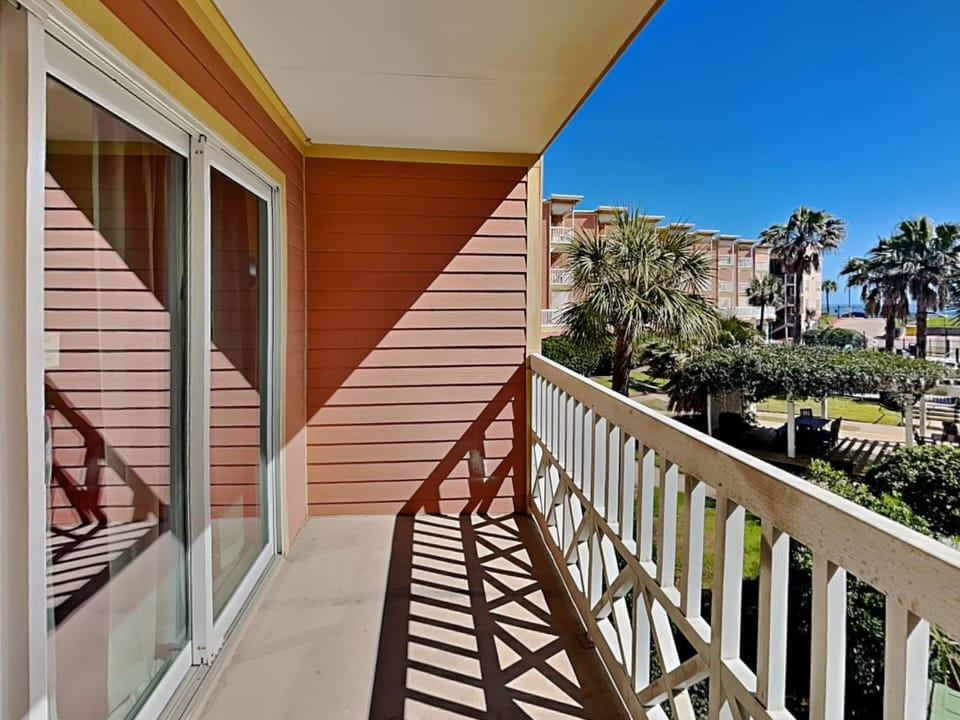Victorian 7106 - Wave N Sea Apartment in Galveston Island