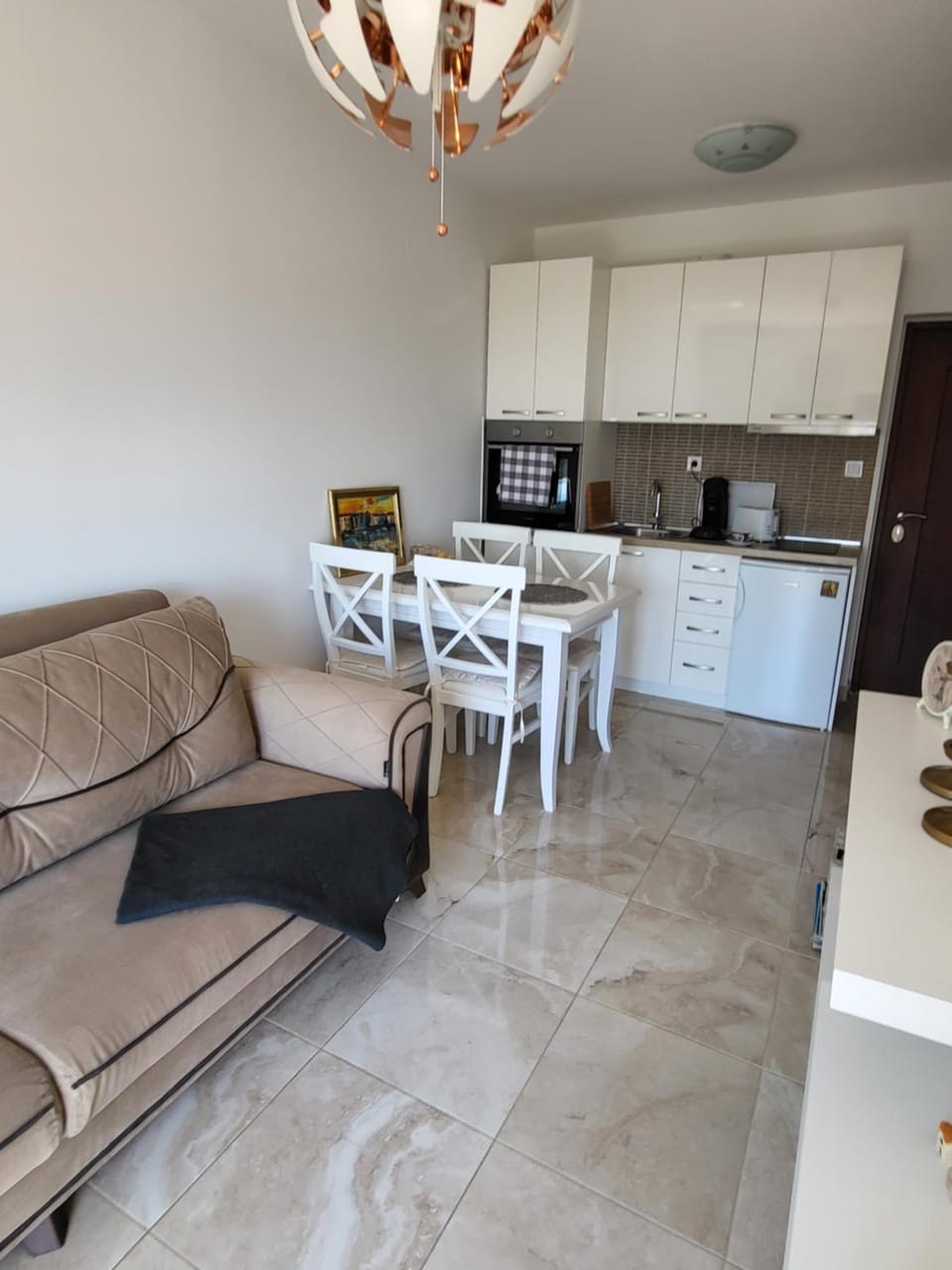 Kitchen or kitchenette, Living room, Seating area, Dining area, pet friendly, stove