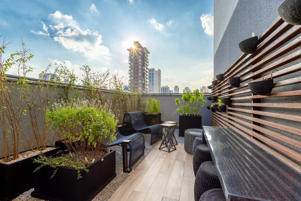 Property building, Day, Garden, Area and facilities