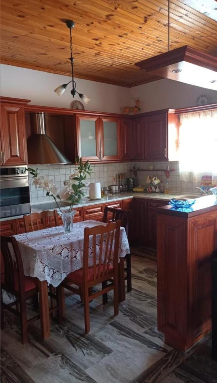 Kitchen or kitchenette, pet friendly, stove
