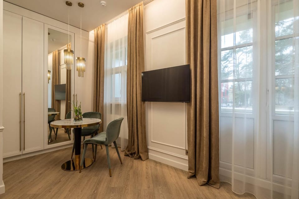 TV and multimedia, Dining area, hair dresser, wardrobe, air conditioner