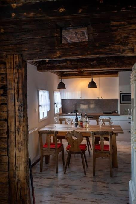 Kitchen or kitchenette, Dining area, pet friendly, stove