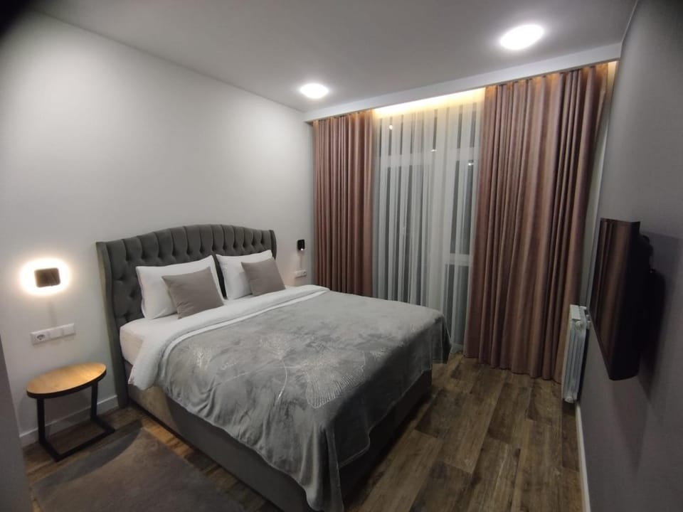 TV and multimedia, Photo of the whole room, Bedroom