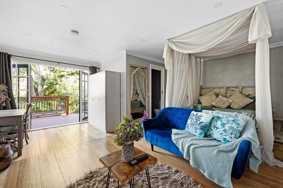 Romantic Retreat with Spa and Private Gardens House in Mount Dandenong