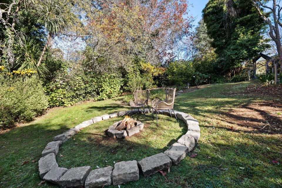 Romantic Retreat with Spa and Private Gardens House in Mount Dandenong