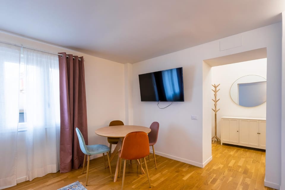TV and multimedia, Living room, Seating area, Dining area, hair dresser