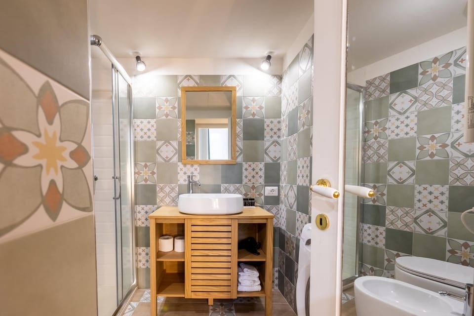 Bathroom, towels