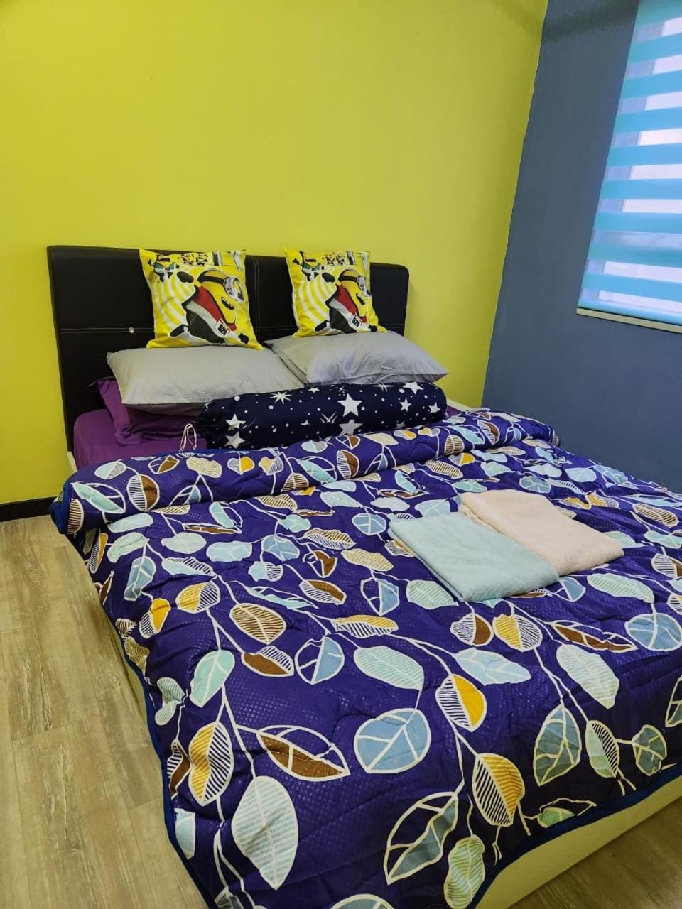 Bedroom, towels
