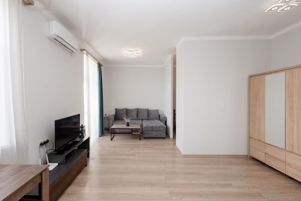 Aleq Manukyan street, 1 bedroom New Euro renovated, Sunny apartment AL777 Apartment in Yerevan