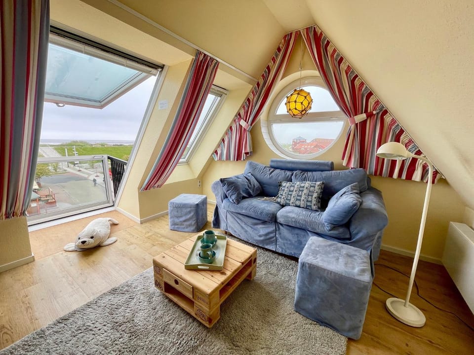 View (from property/room), View (from property/room), Living room, Seating area