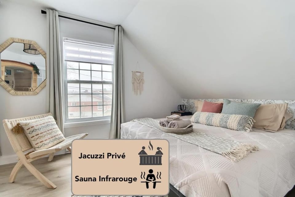 Lovely Boho Spa Sauna AC and Free Parking Apartment in Quebec City