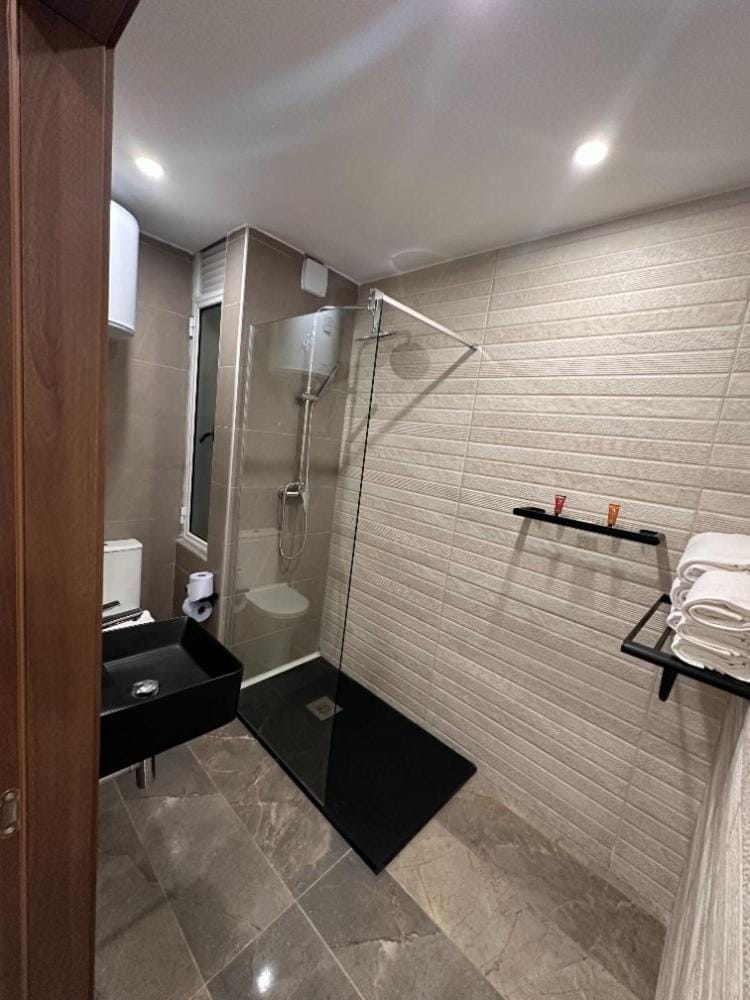 Shower, Bathroom, towels