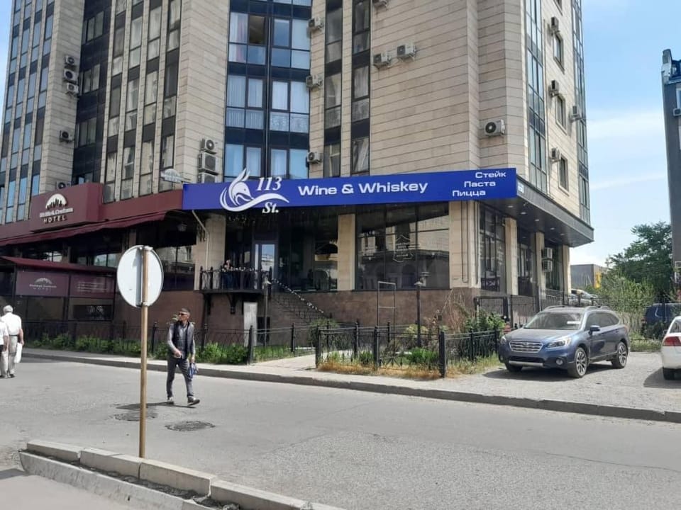 Street view, Location, Parking