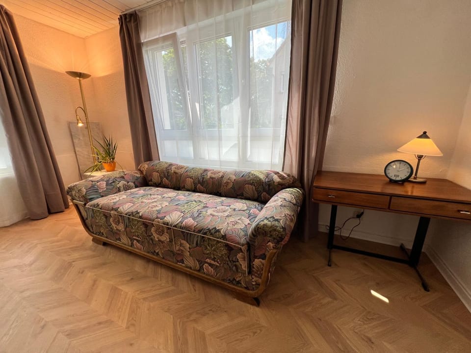 Living room, Photo of the whole room, Seating area