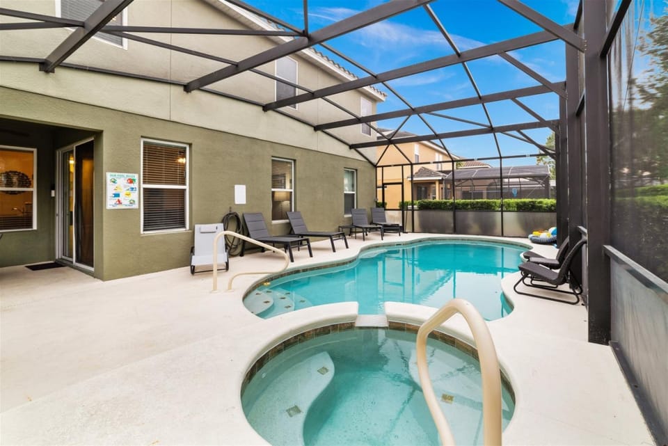 Hot Tub, Pool view, Swimming pool