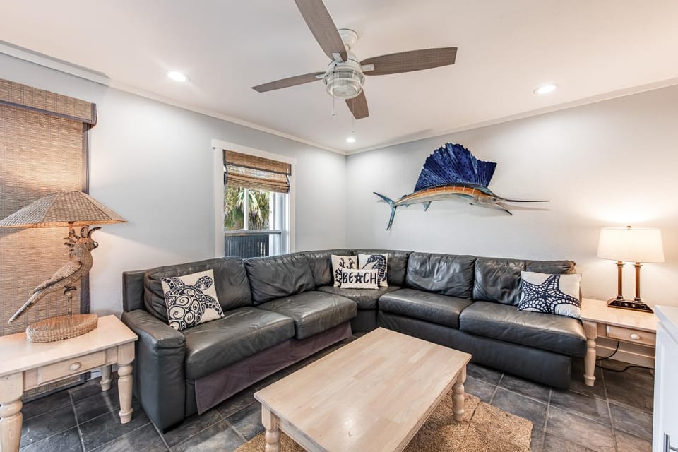 Living room, Seating area, furniture