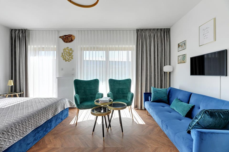 Bed, TV and multimedia, Living room, Photo of the whole room