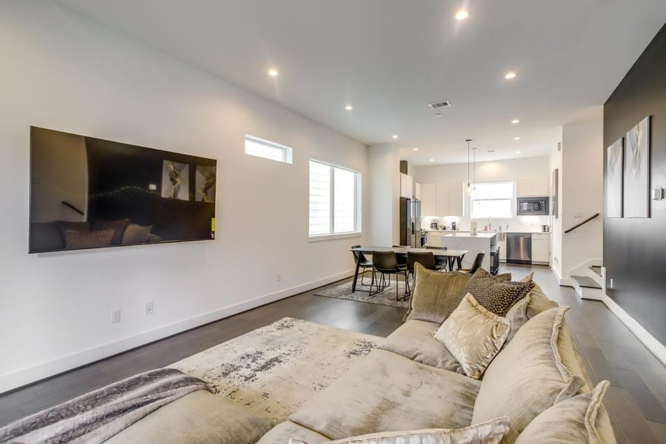 Inviting H-Town Home Near Shops & Golf Courses! House in Harris County