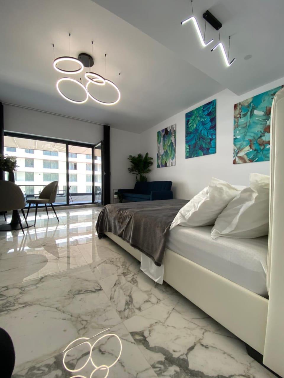 Living room, Photo of the whole room