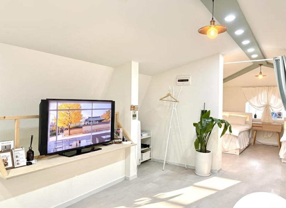 Hongdae 30 seconds to Subway Apartment in Seoul