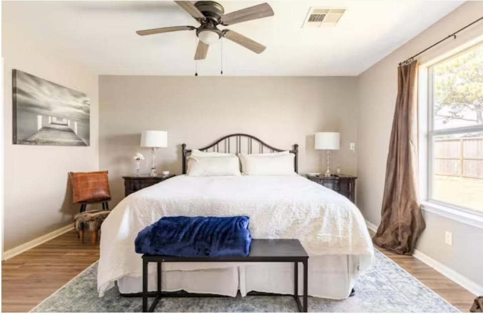 Bed, Photo of the whole room, Bedroom, fireplace