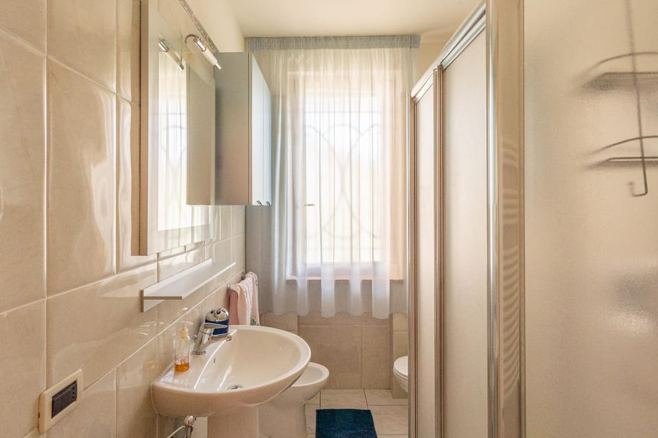 Shower, Toilet, bidet