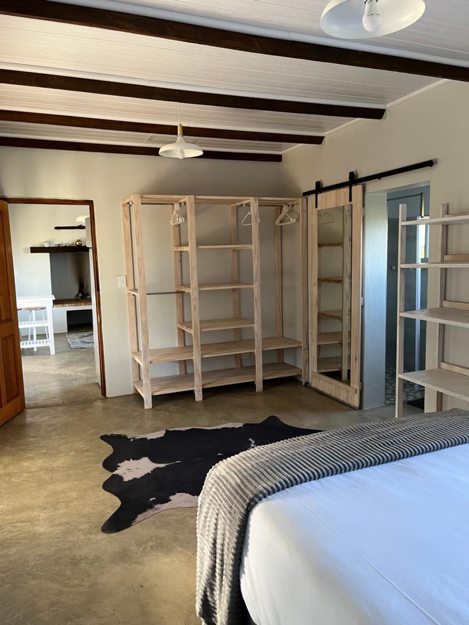 Photo of the whole room, Bedroom, wardrobe