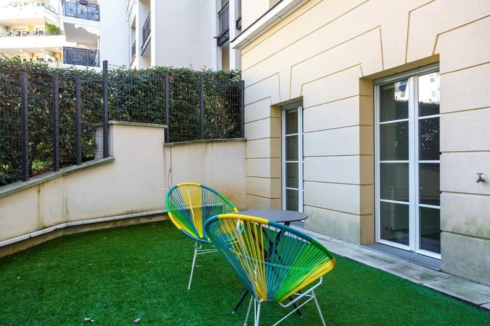 Apt cosy 6P Terrasse privee 10min Paris RER Apartment in Île-de-France