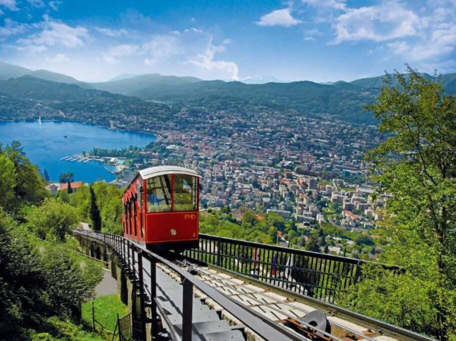 Spring, Neighbourhood, City view, shuttle