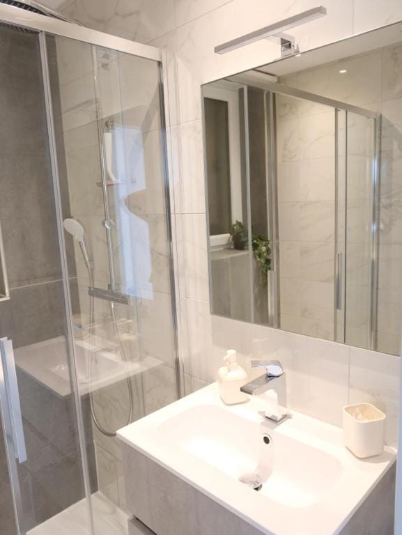 Shower, Bathroom