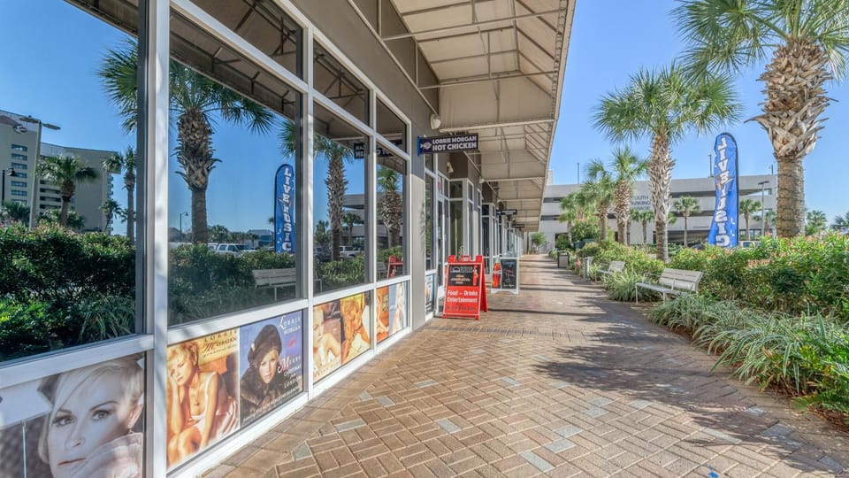Property building, Restaurant/places to eat