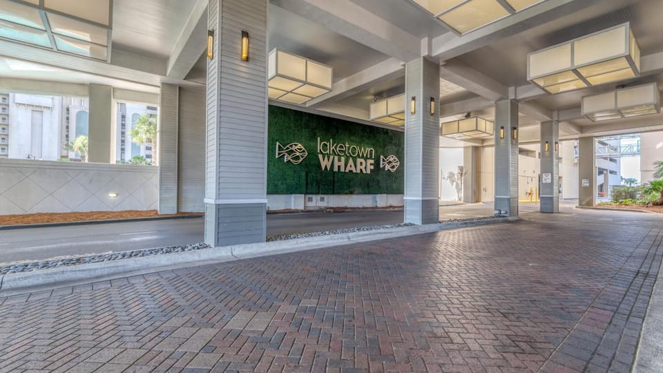 Property building, Facade/entrance