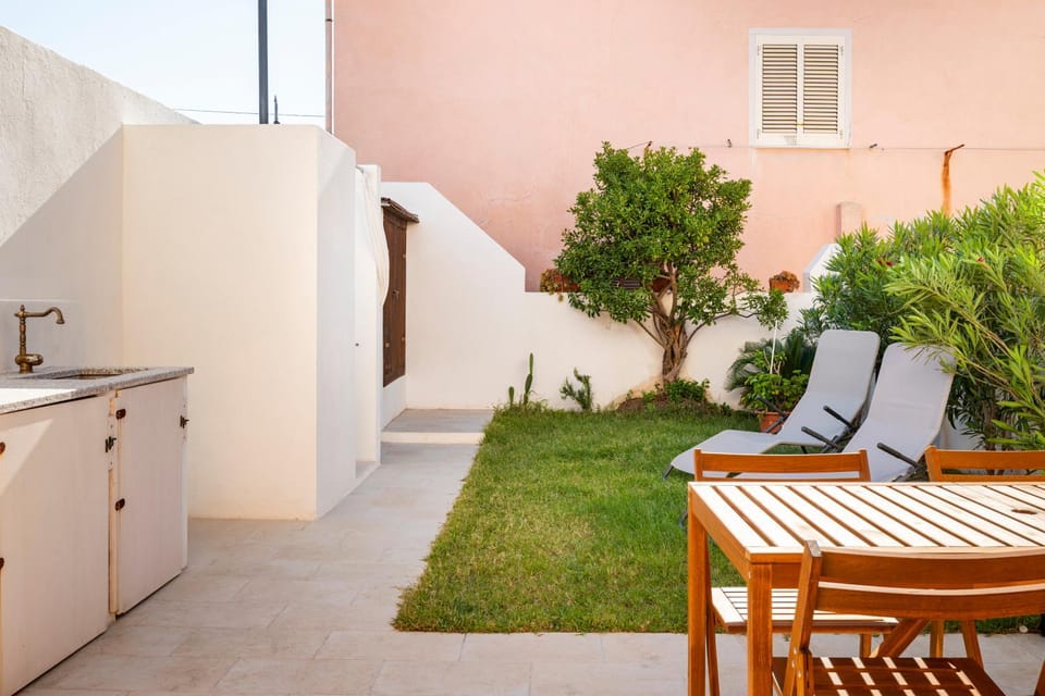 Patio, Garden, Seating area, Garden view, sunbed