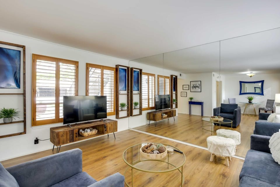 Stylish Condo w/ Pool in Knox Henderson! House in Dallas